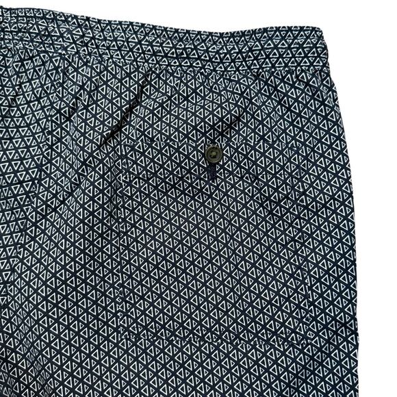 J Crew Flex Mens Shorts Large Navy Blue White Geometric Triangle Elastic Waist - Picture 9 of 10